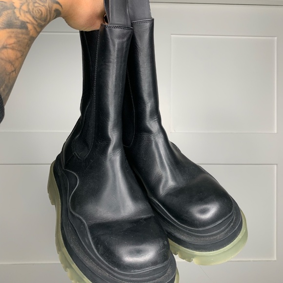 Bottega Veneta Tire Lug Leather Black Chelsea Boots - Picture 14 of 15